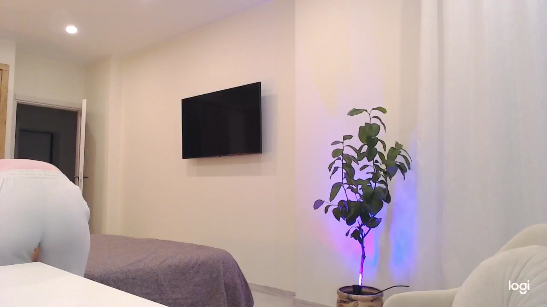 Gallery image thumbnail from AnnaLuv's myfreecams stream on, 11/08/2024, 23:38 image 1 of 20