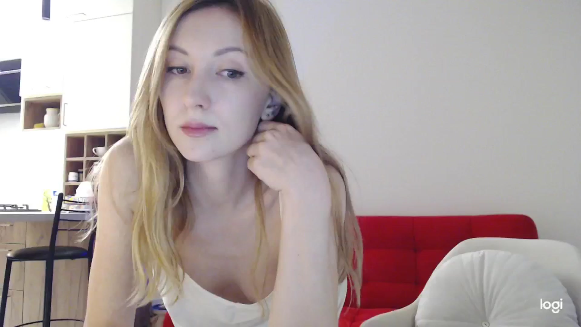 Gallery image thumbnail from AnnaLuv's myfreecams stream on, 11/11/2024, 24:08 image 17 of 20