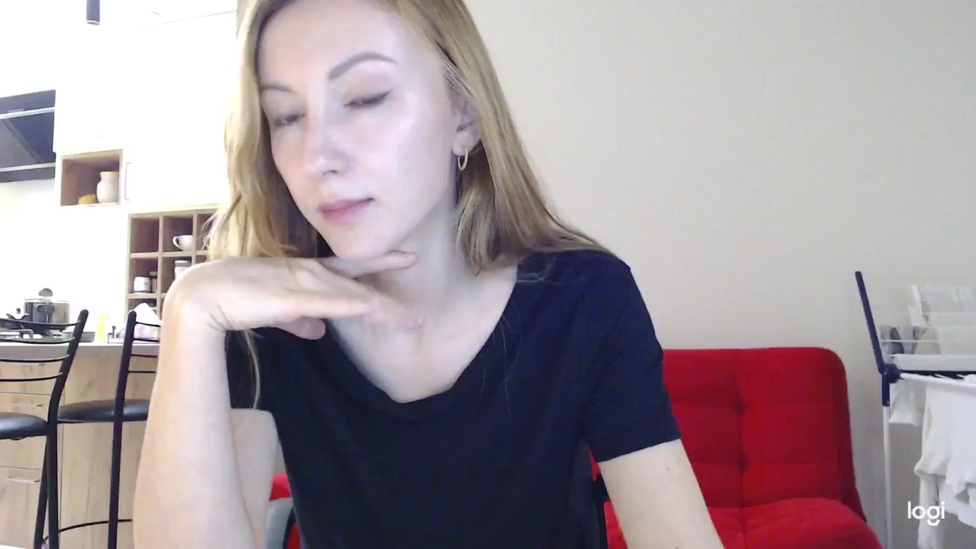 Gallery image thumbnail from AnnaLuv's myfreecams stream on, 11/20/2024, 24:39 image 17 of 20