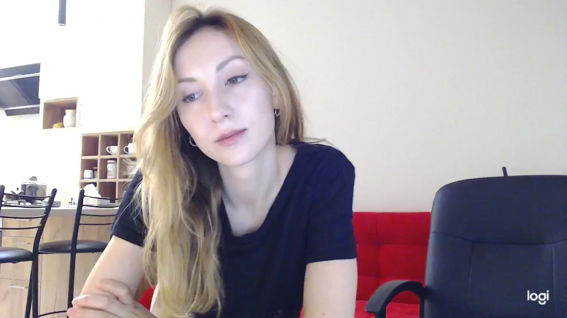Gallery image thumbnail from AnnaLuv's myfreecams stream on, 11/20/2024, 24:39 image 3 of 20