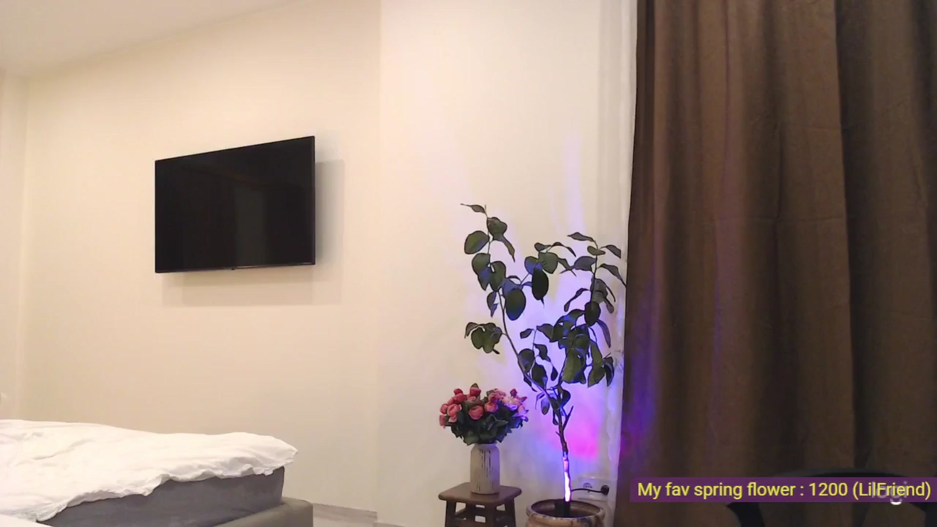 Gallery image thumbnail from AnnaLuv's myfreecams stream on, 03/14/2025, 23:03 image 7 of 20