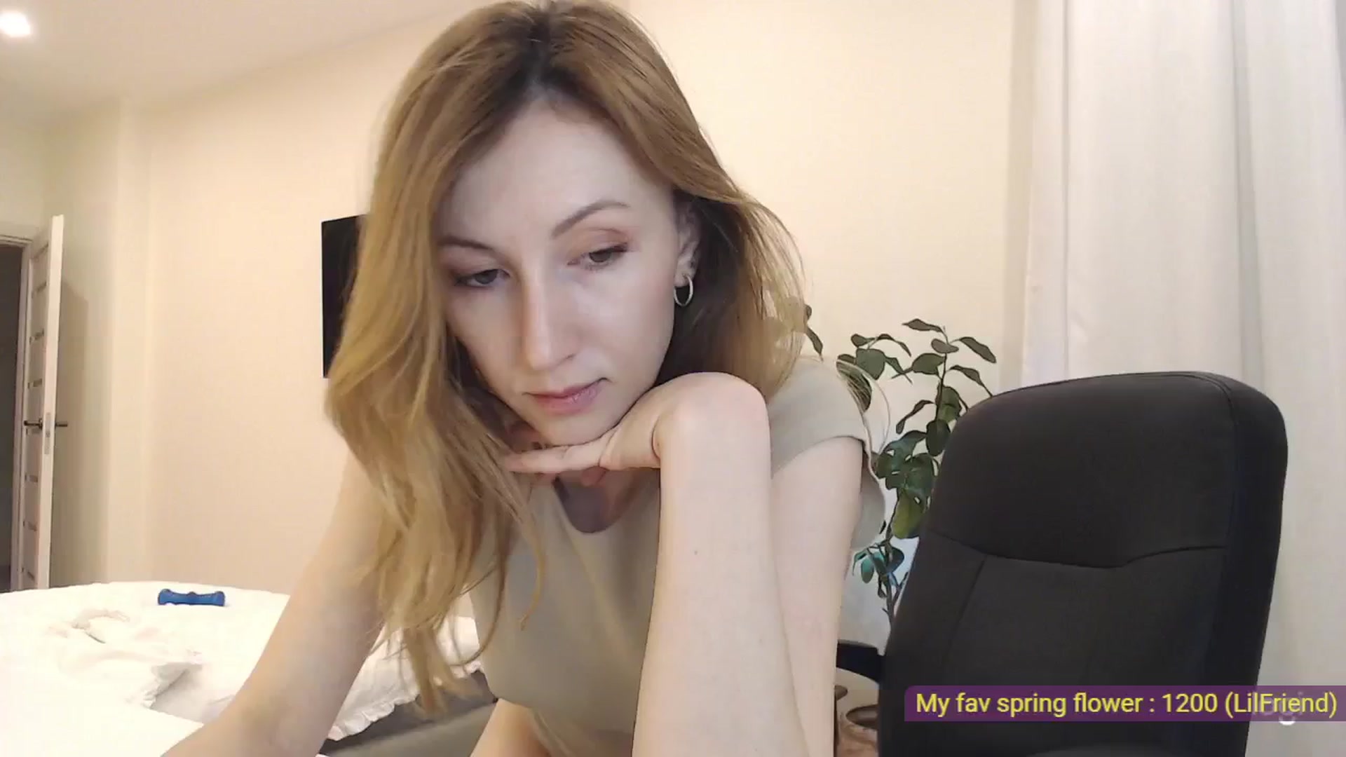 Gallery image thumbnail from AnnaLuv's myfreecams stream on, 03/16/2025, 24:45 image 15 of 20