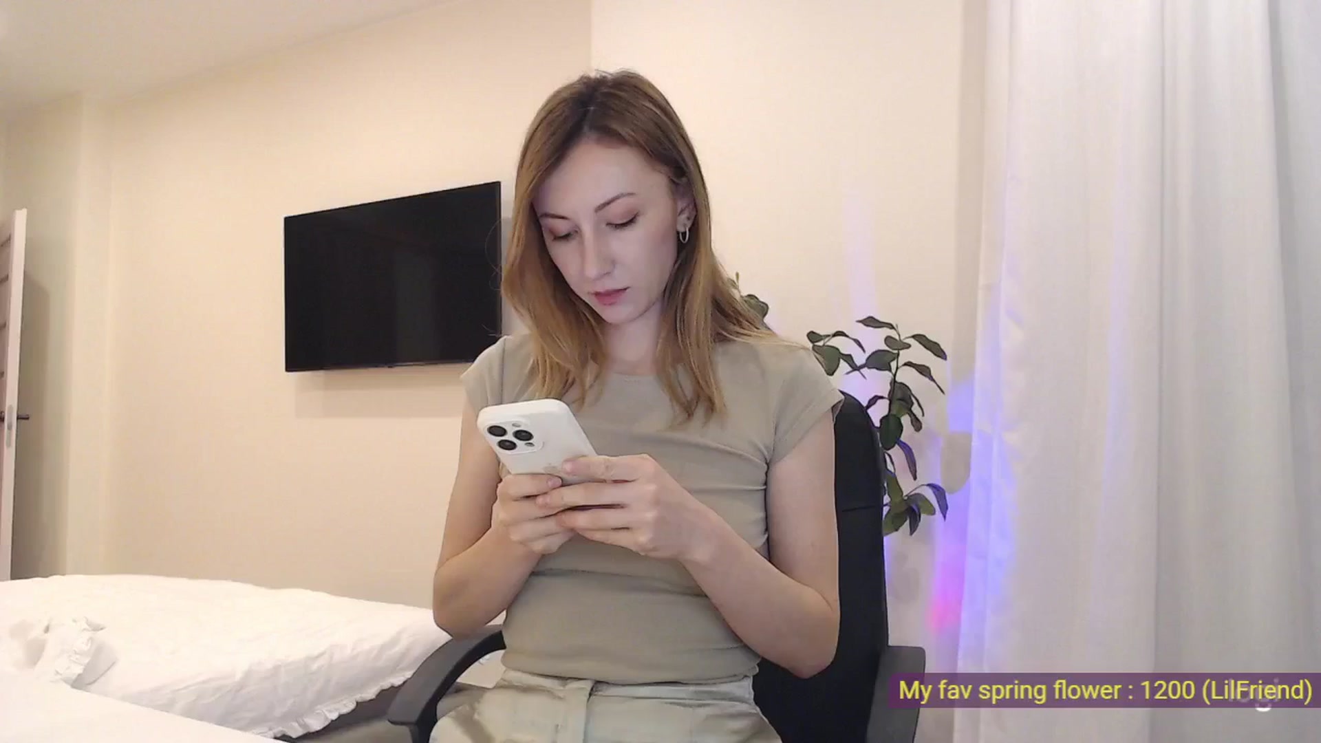 Gallery image thumbnail from AnnaLuv's myfreecams stream on, 03/16/2025, 24:45 image 6 of 20