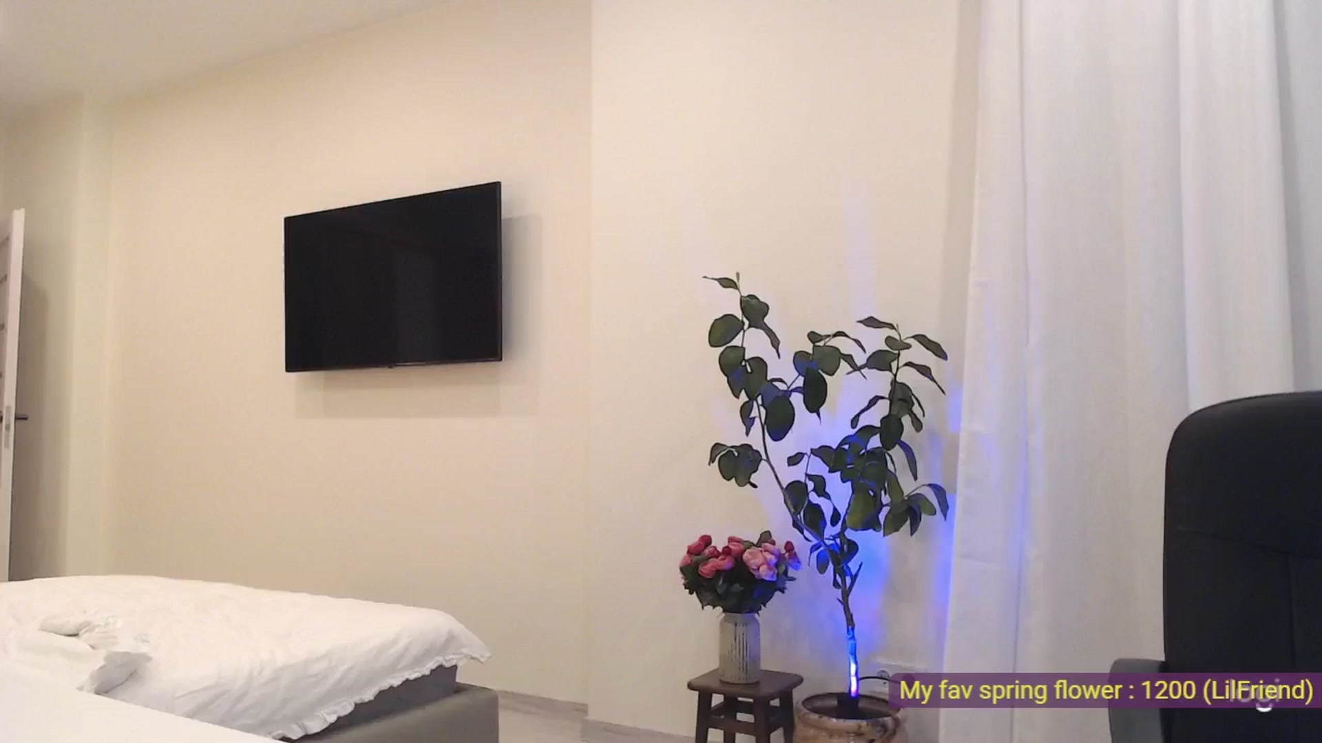 Gallery image thumbnail from AnnaLuv's myfreecams stream on, 03/16/2025, 24:45 image 11 of 20