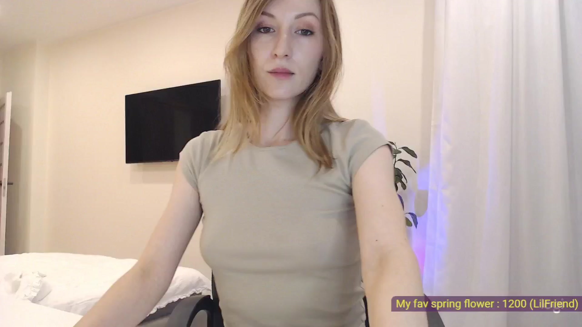 Gallery image thumbnail from AnnaLuv's myfreecams stream on, 03/16/2025, 24:45 image 7 of 20
