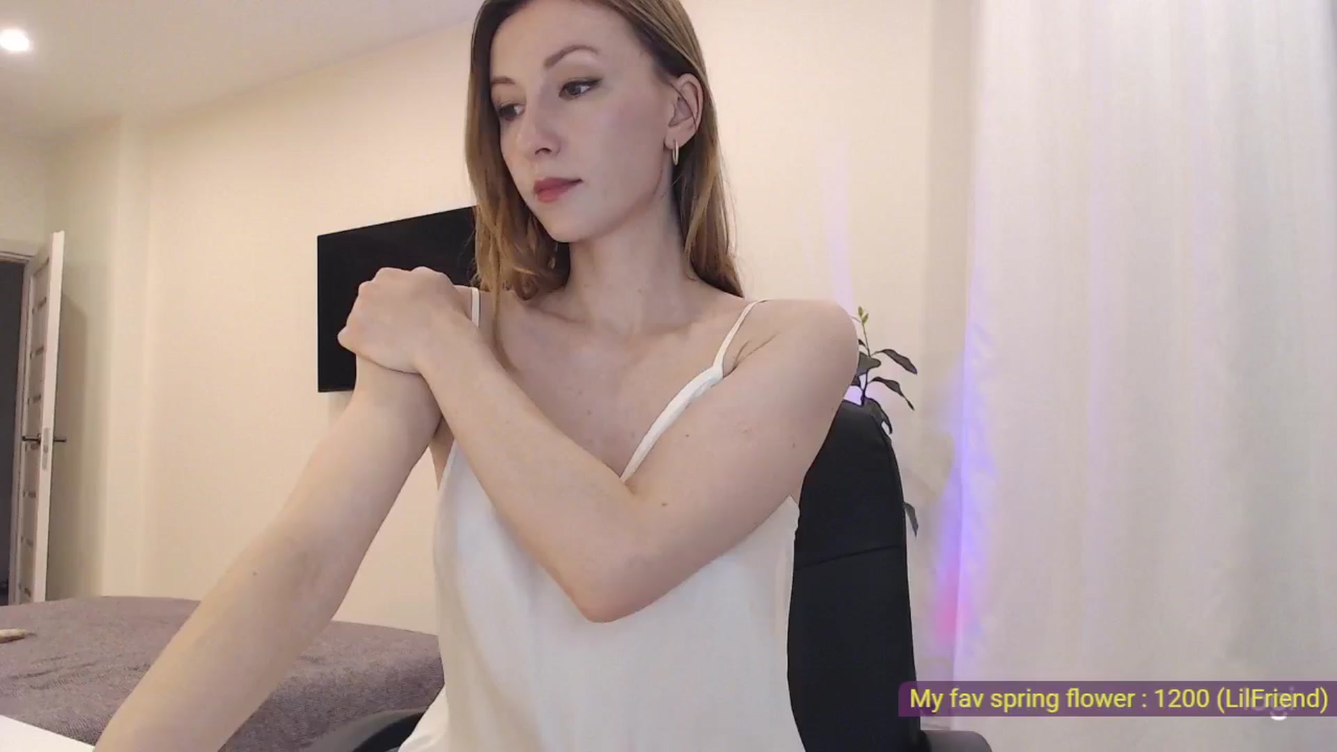 Gallery image thumbnail from AnnaLuv's myfreecams stream on, 03/20/2025, 22:33 image 19 of 20