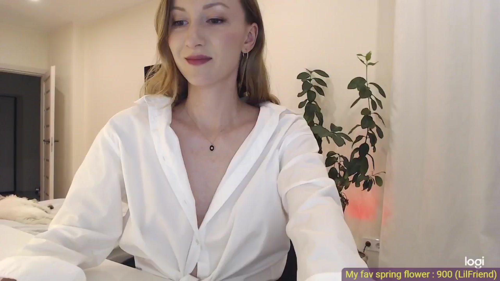 Gallery image thumbnail from AnnaLuv's myfreecams stream on, 05/19/2025, 23:02 image 6 of 20