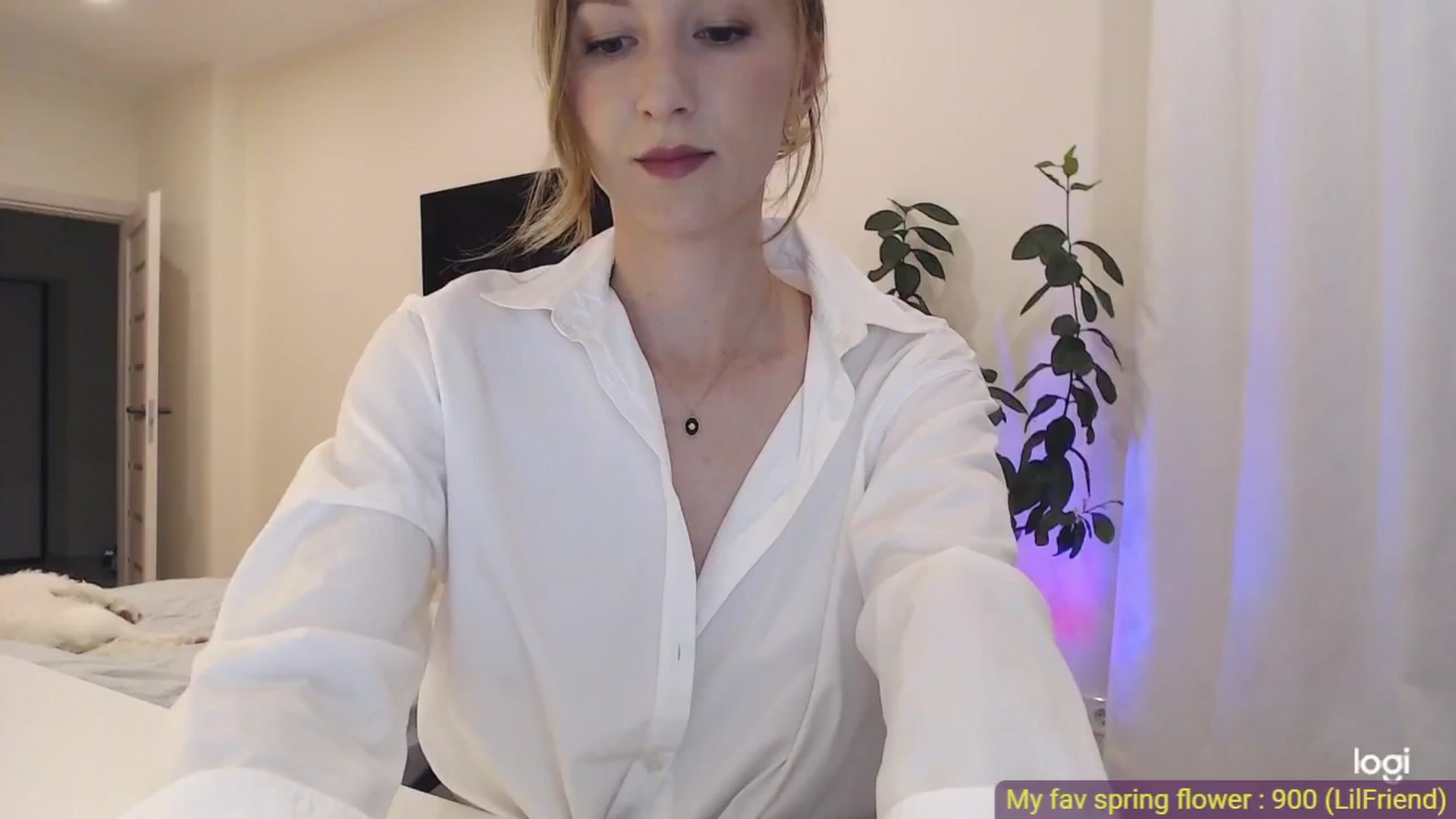 Gallery image thumbnail from AnnaLuv's myfreecams stream on, 05/19/2025, 23:02 image 13 of 20