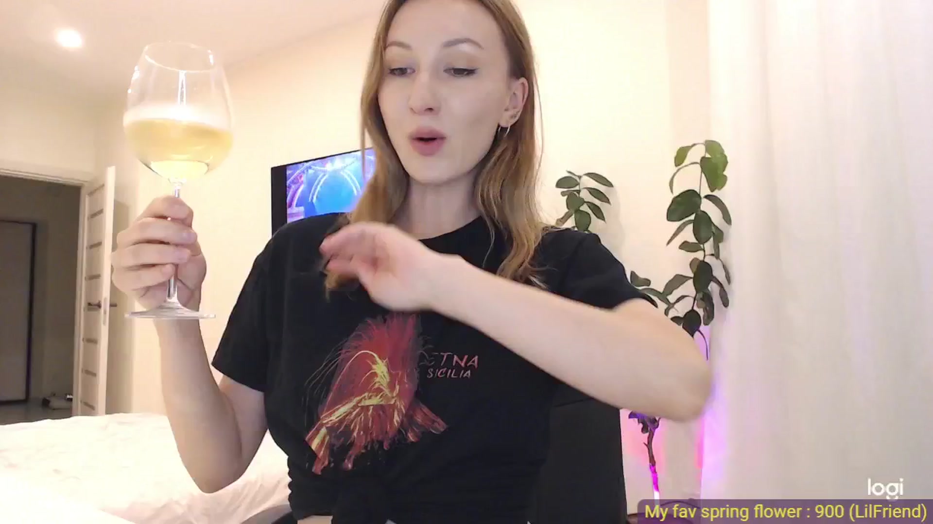 Gallery image thumbnail from AnnaLuv's myfreecams stream on, 05/24/2025, 20:21 image 14 of 20
