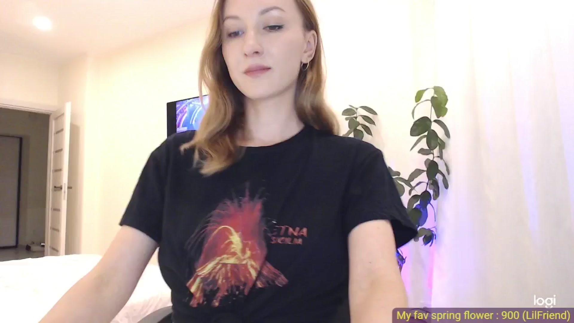 Gallery image thumbnail from AnnaLuv's myfreecams stream on, 05/24/2025, 20:21 image 16 of 20