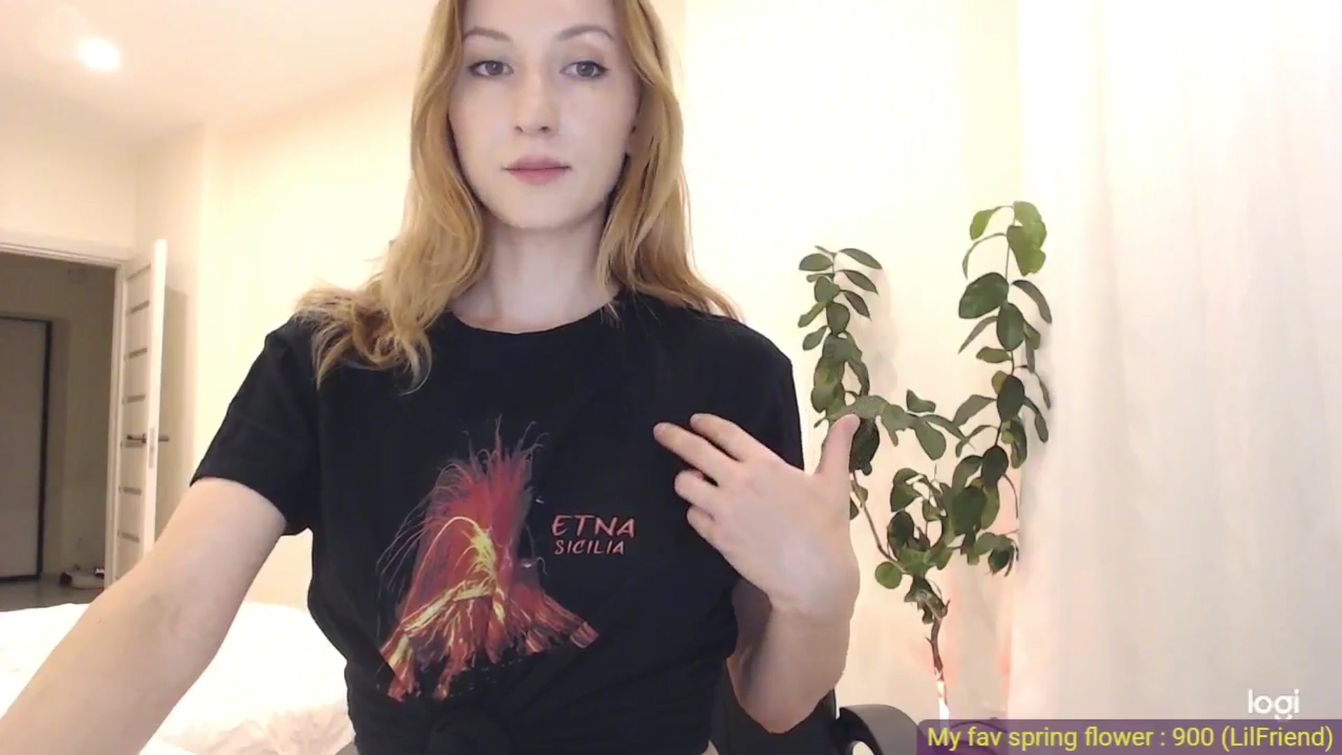 Gallery image thumbnail from AnnaLuv's myfreecams stream on, 05/24/2025, 20:21 image 10 of 20