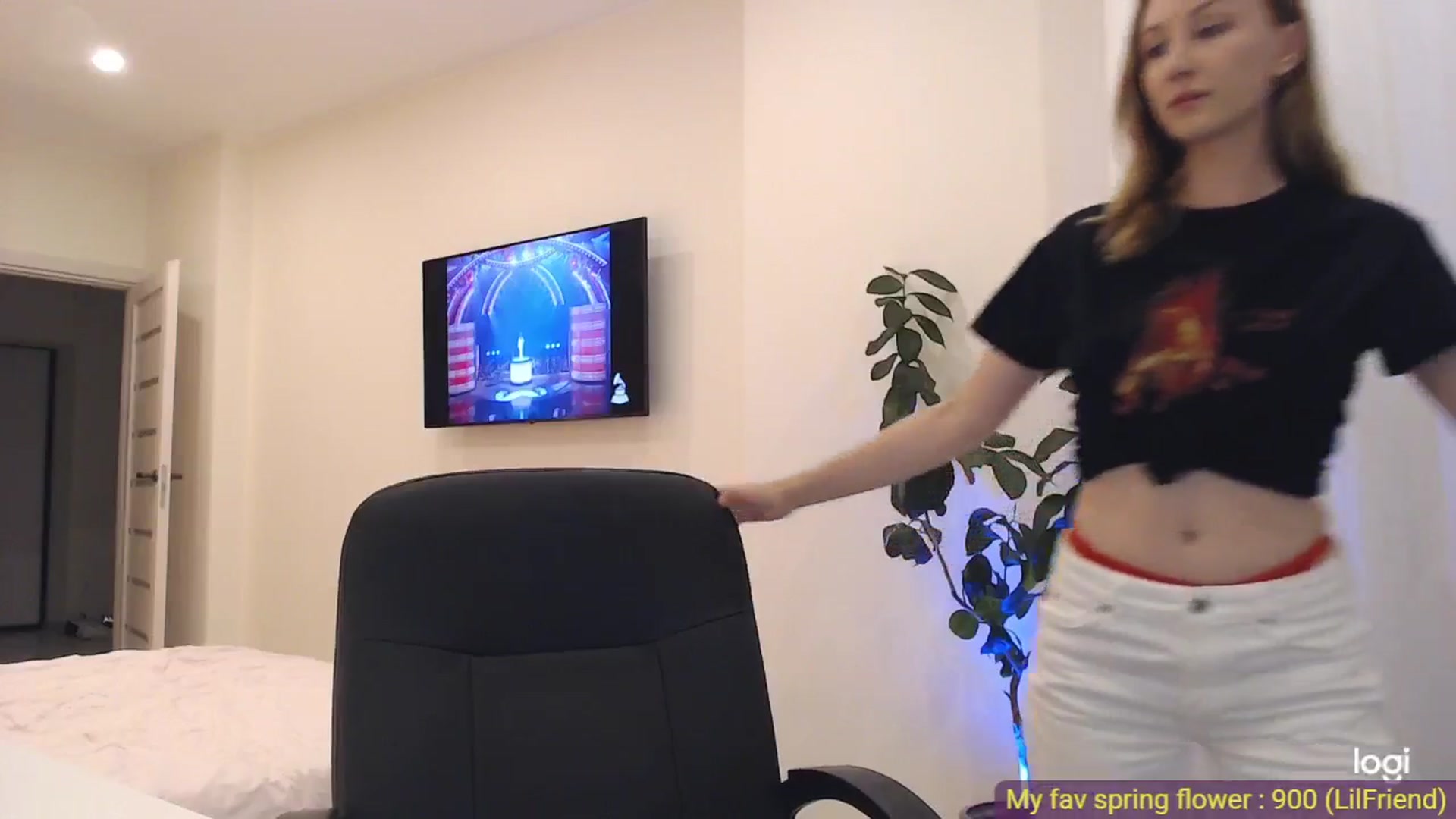 Gallery image thumbnail from AnnaLuv's myfreecams stream on, 05/24/2025, 20:21 image 18 of 20