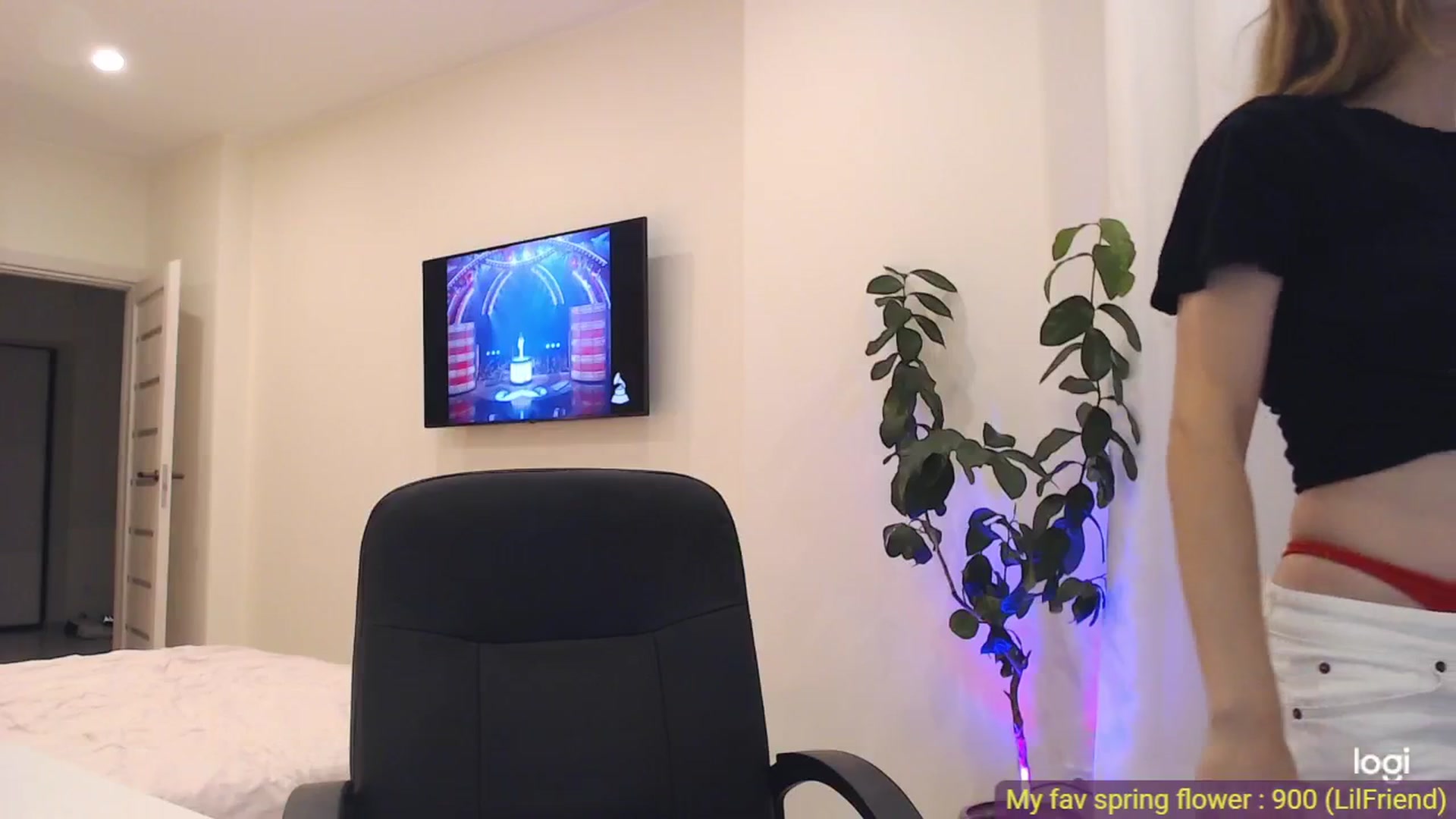 Gallery image thumbnail from AnnaLuv's myfreecams stream on, 05/24/2025, 20:21 image 11 of 20