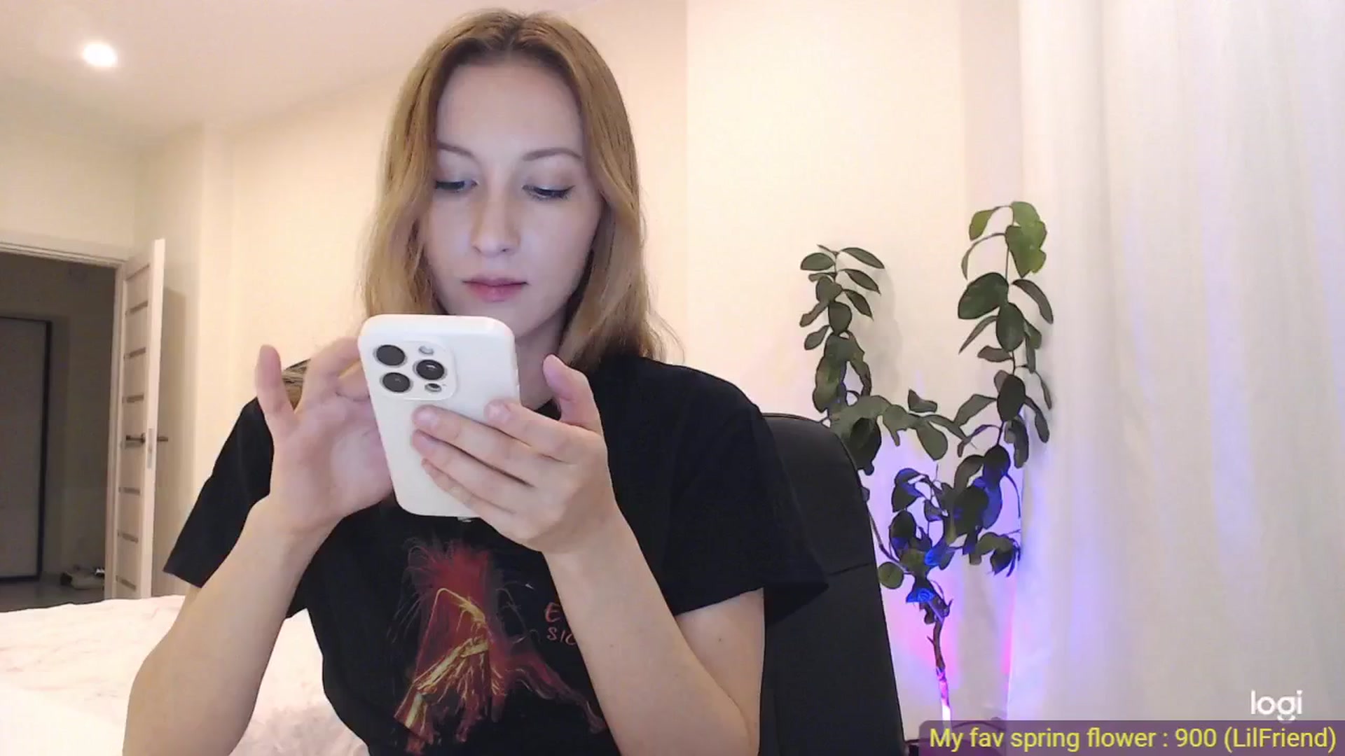 Gallery image thumbnail from AnnaLuv's myfreecams stream on, 05/24/2025, 21:19 image 4 of 20