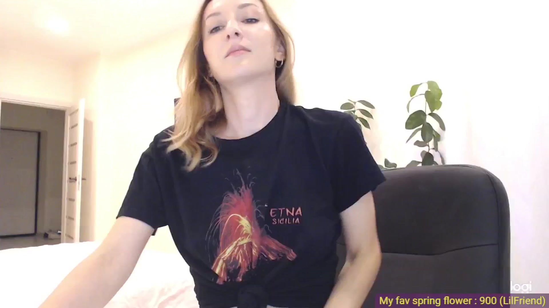 Gallery image thumbnail from AnnaLuv's myfreecams stream on, 05/24/2025, 21:19 image 19 of 20