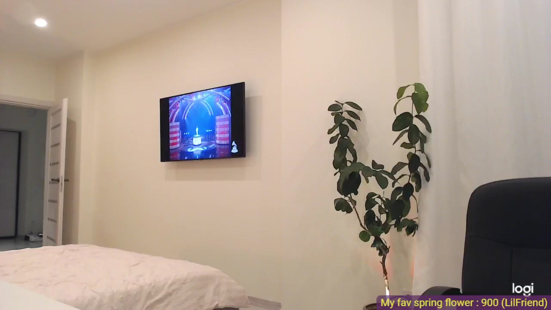 Gallery image thumbnail from AnnaLuv's myfreecams stream on, 05/24/2025, 21:19 image 10 of 20