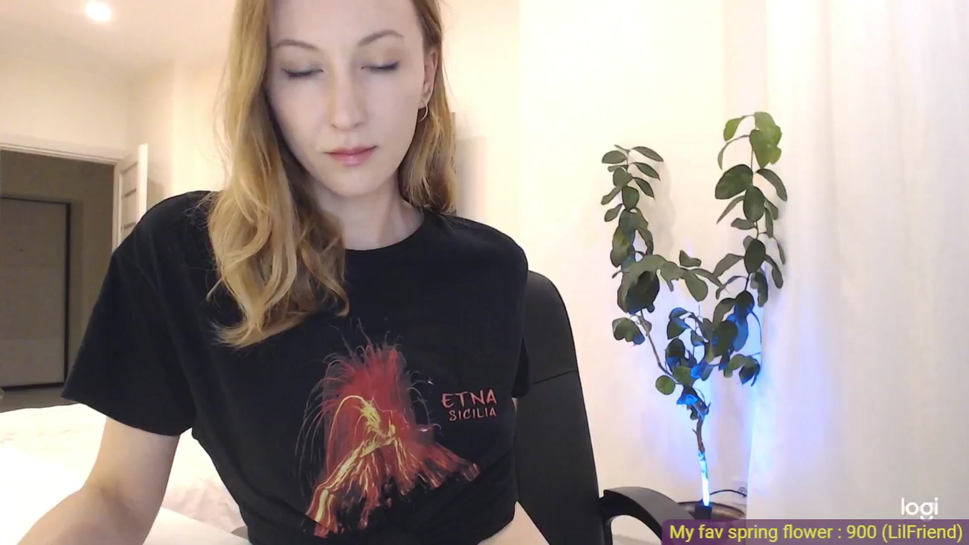 Gallery image thumbnail from AnnaLuv's myfreecams stream on, 05/24/2025, 22:43 image 4 of 20