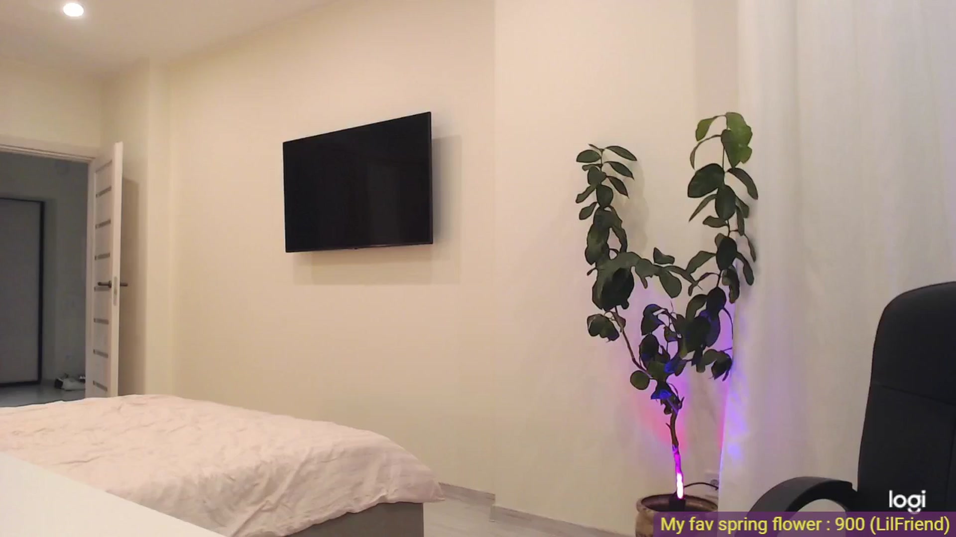 Gallery image thumbnail from AnnaLuv's myfreecams stream on, 05/24/2025, 22:43 image 13 of 20