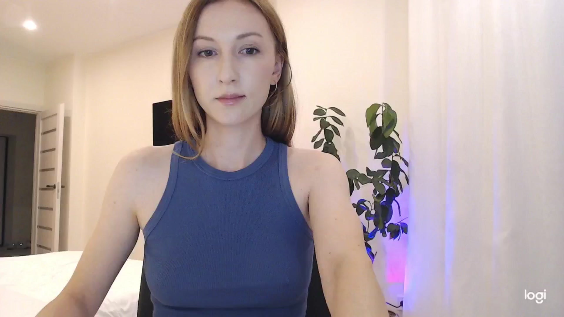 Gallery image thumbnail from AnnaLuv's myfreecams stream on, 06/01/2025, 22:53 image 15 of 20