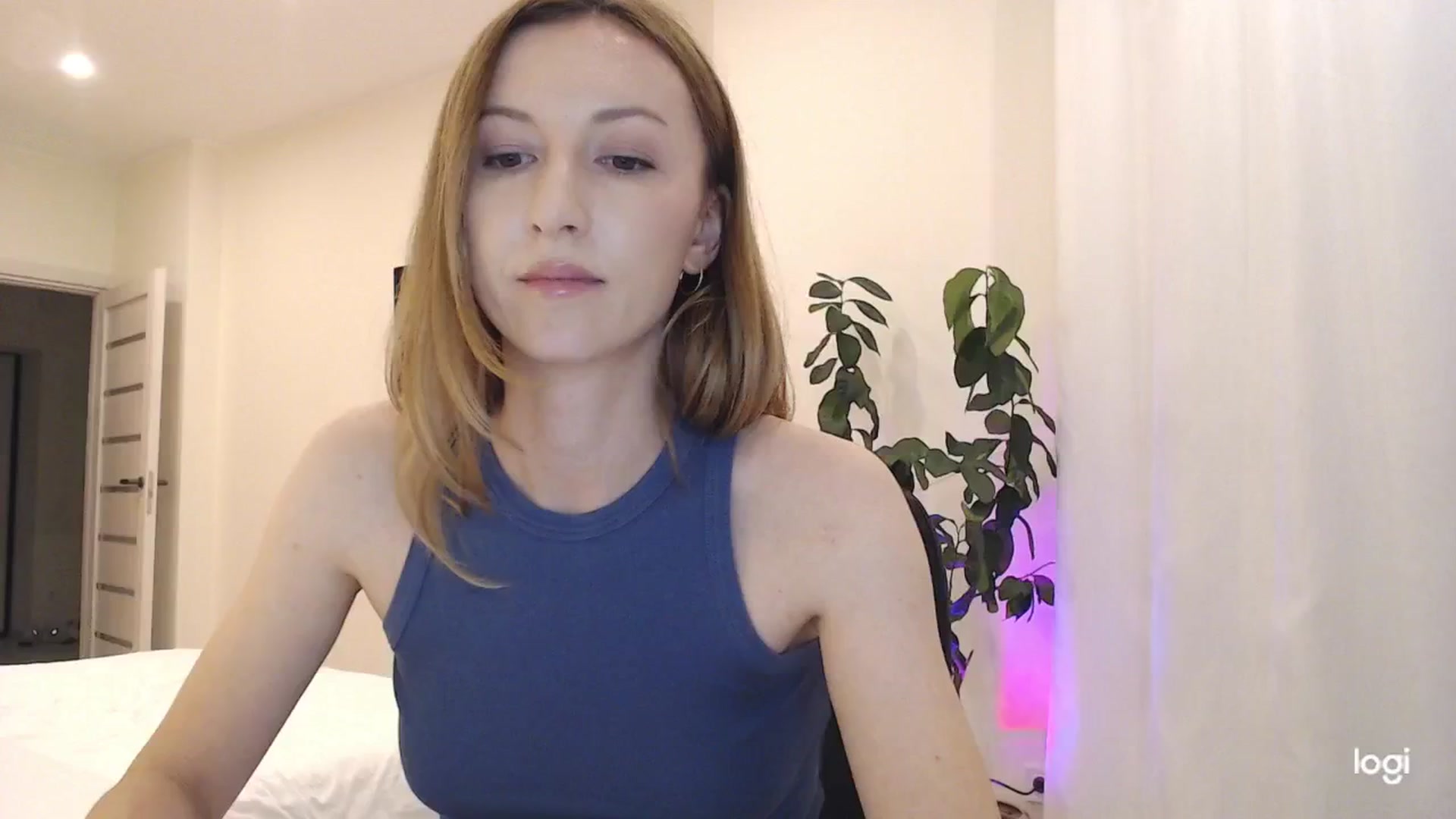 Gallery image thumbnail from AnnaLuv's myfreecams stream on, 06/01/2025, 22:53 image 17 of 20