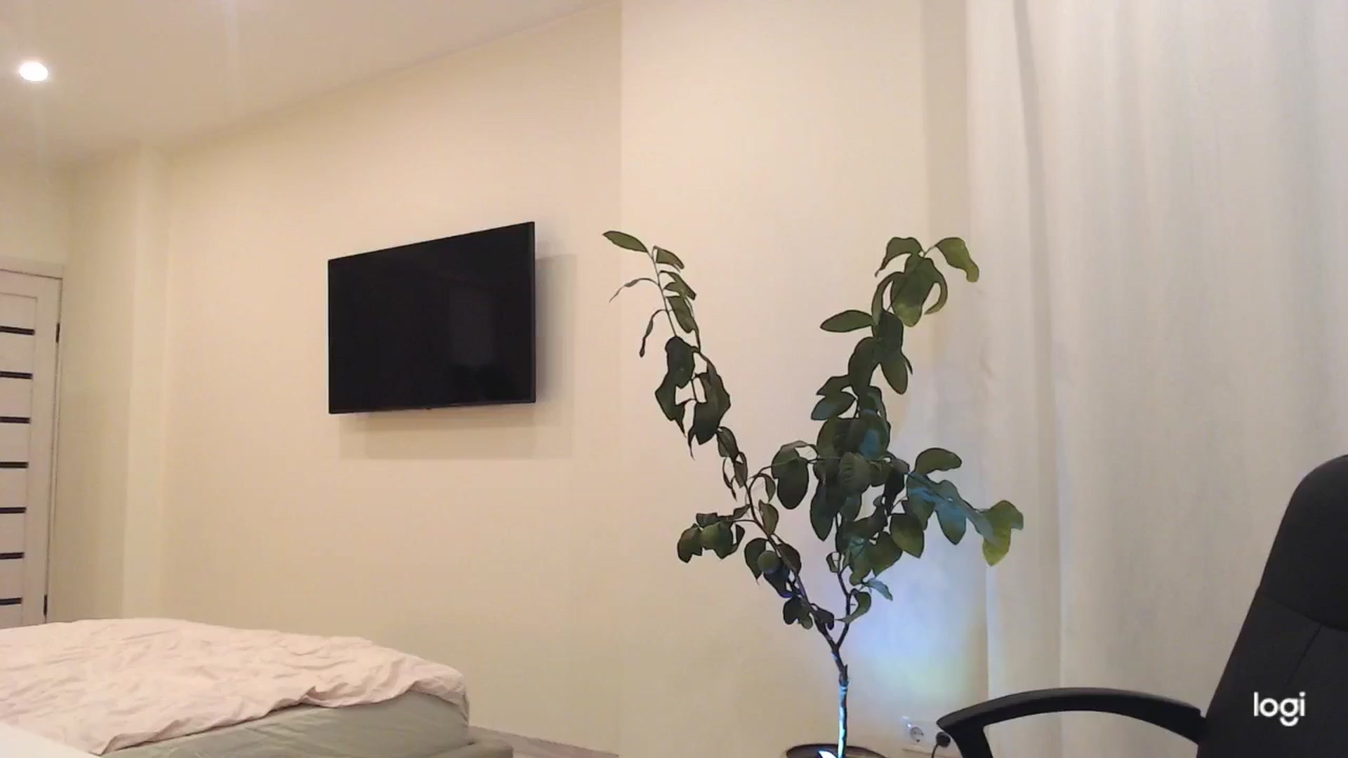 Gallery image thumbnail from AnnaLuv's myfreecams stream on, 08/13/2025, 21:13 image 12 of 20