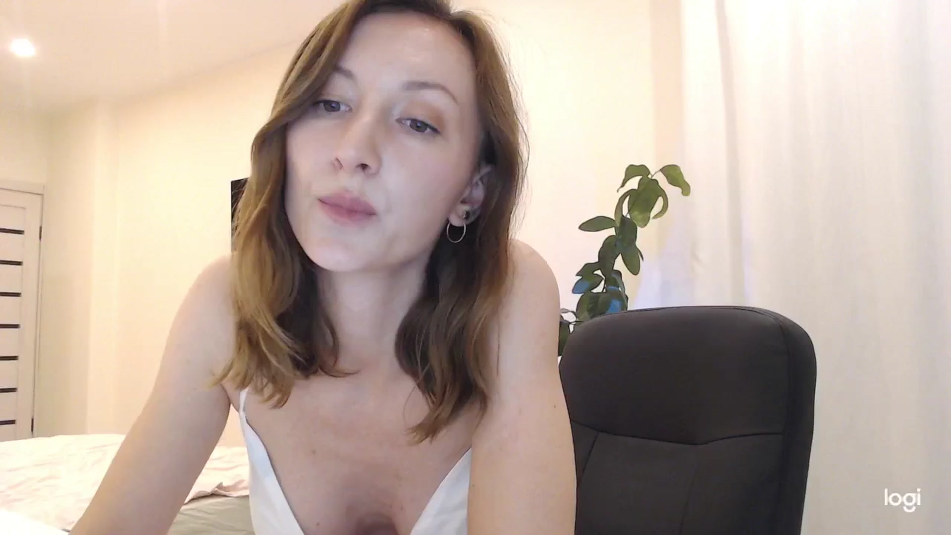 Gallery image thumbnail from AnnaLuv's myfreecams stream on, 08/13/2025, 21:13 image 10 of 20