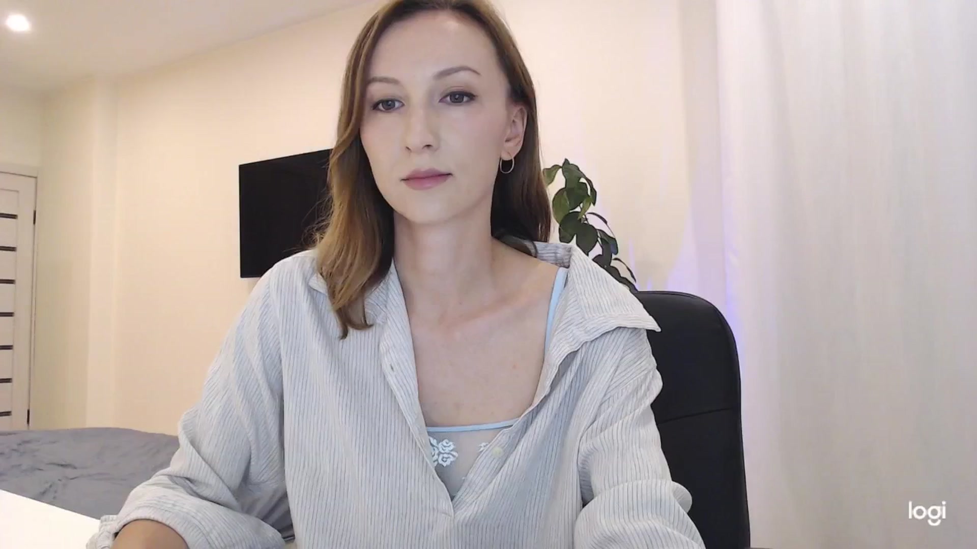 Gallery image thumbnail from AnnaLuv's myfreecams stream on, 08/30/2025, 21:32 image 2 of 20