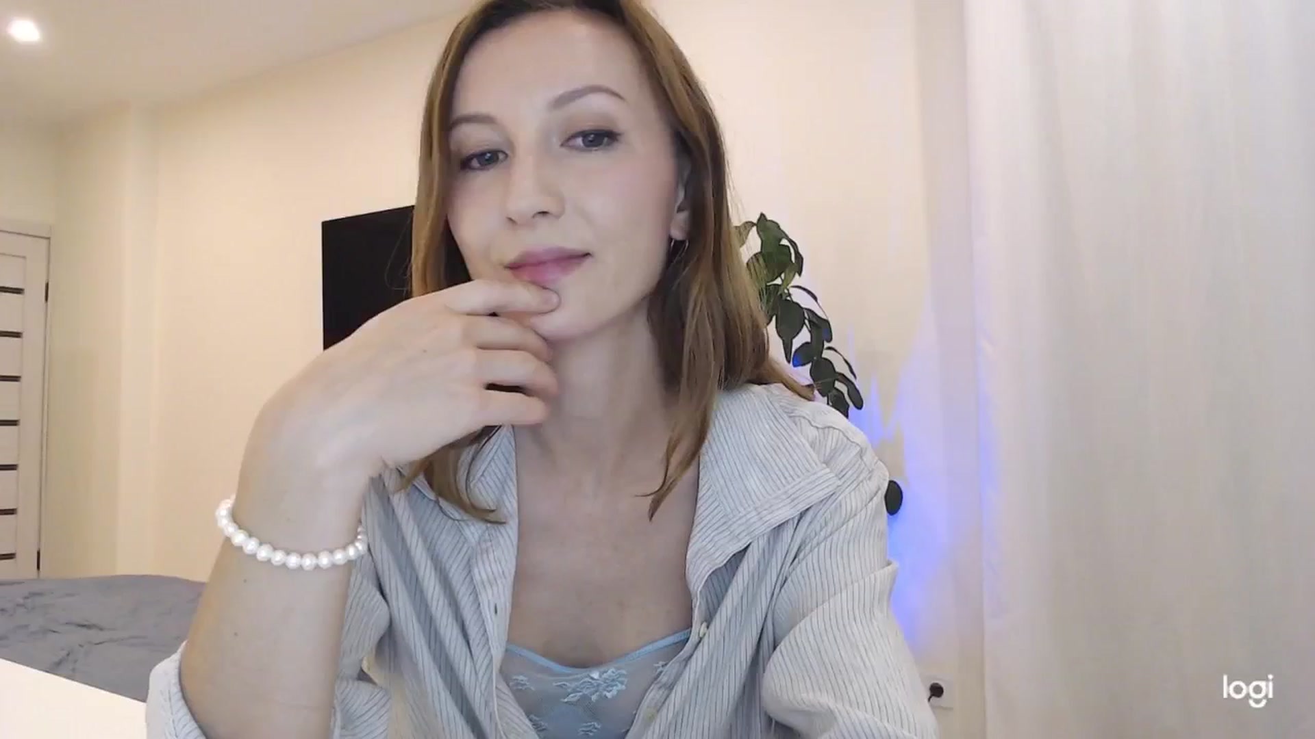 Gallery image thumbnail from AnnaLuv's myfreecams stream on, 08/30/2025, 21:32 image 6 of 20