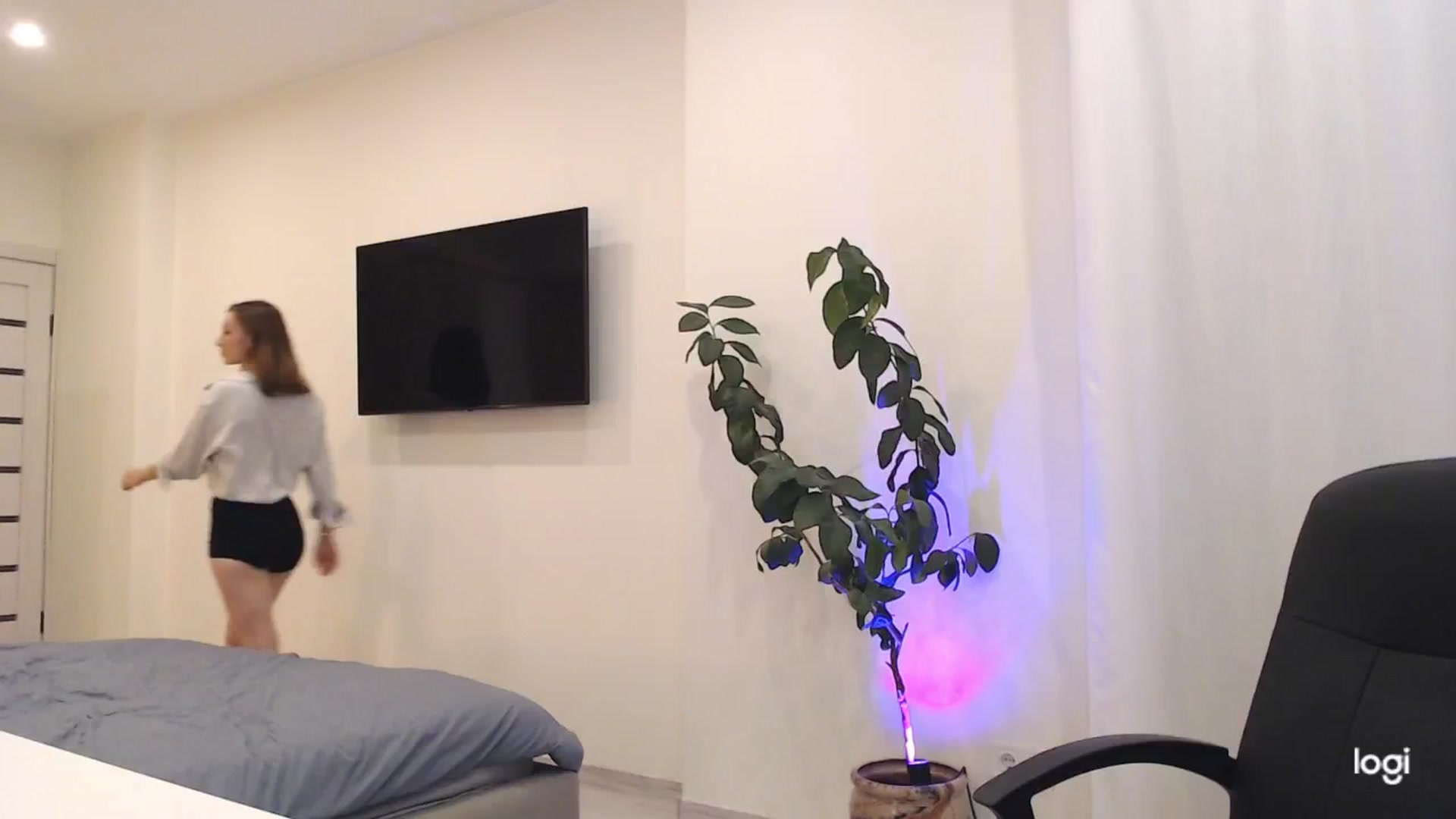 Gallery image thumbnail from AnnaLuv's myfreecams stream on, 08/30/2025, 21:32 image 4 of 20