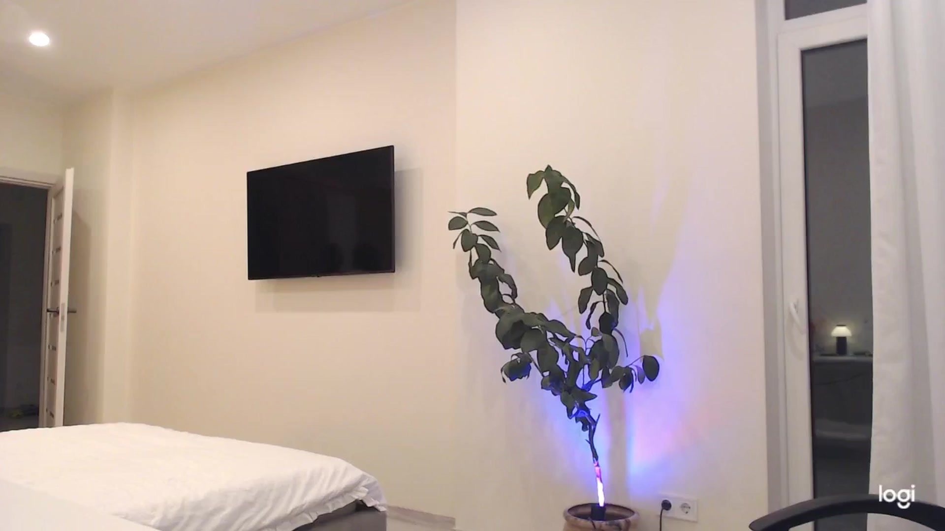 Gallery image thumbnail from AnnaLuv's myfreecams stream on, 09/06/2025, 21:41 image 3 of 20