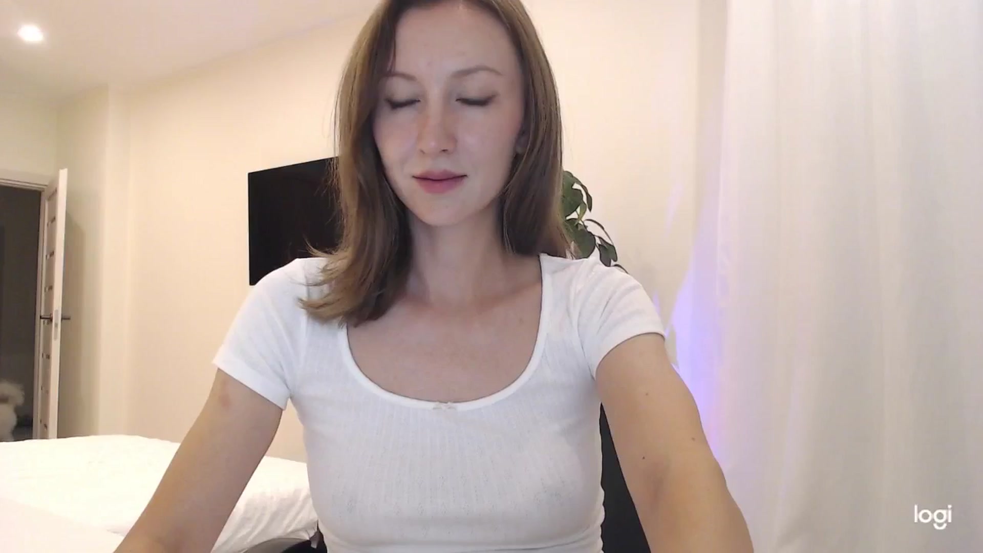 Gallery image thumbnail from AnnaLuv's myfreecams stream on, 09/06/2025, 21:41 image 19 of 20