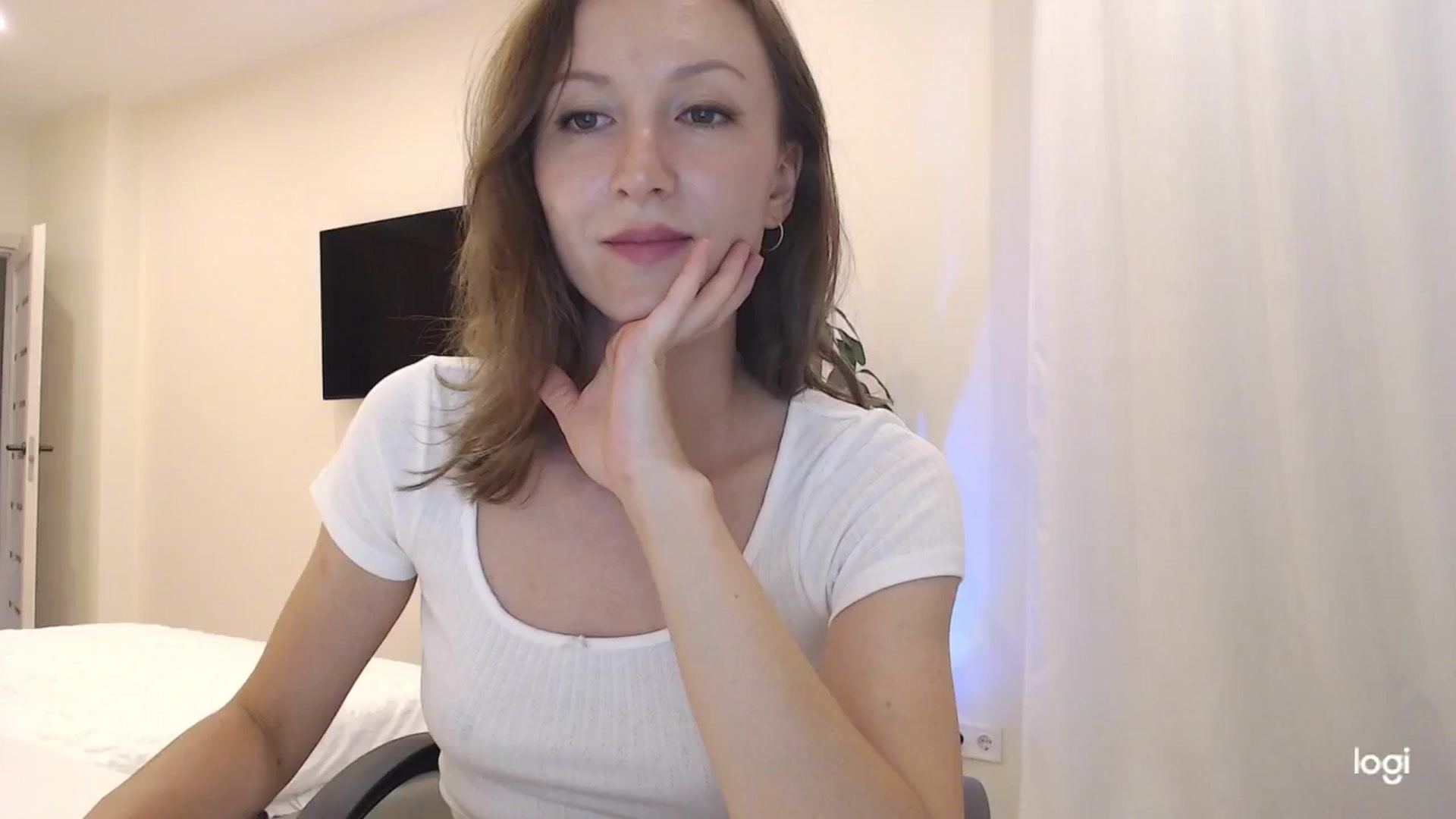 Gallery image thumbnail from AnnaLuv's myfreecams stream on, 09/06/2025, 22:35 image 11 of 20