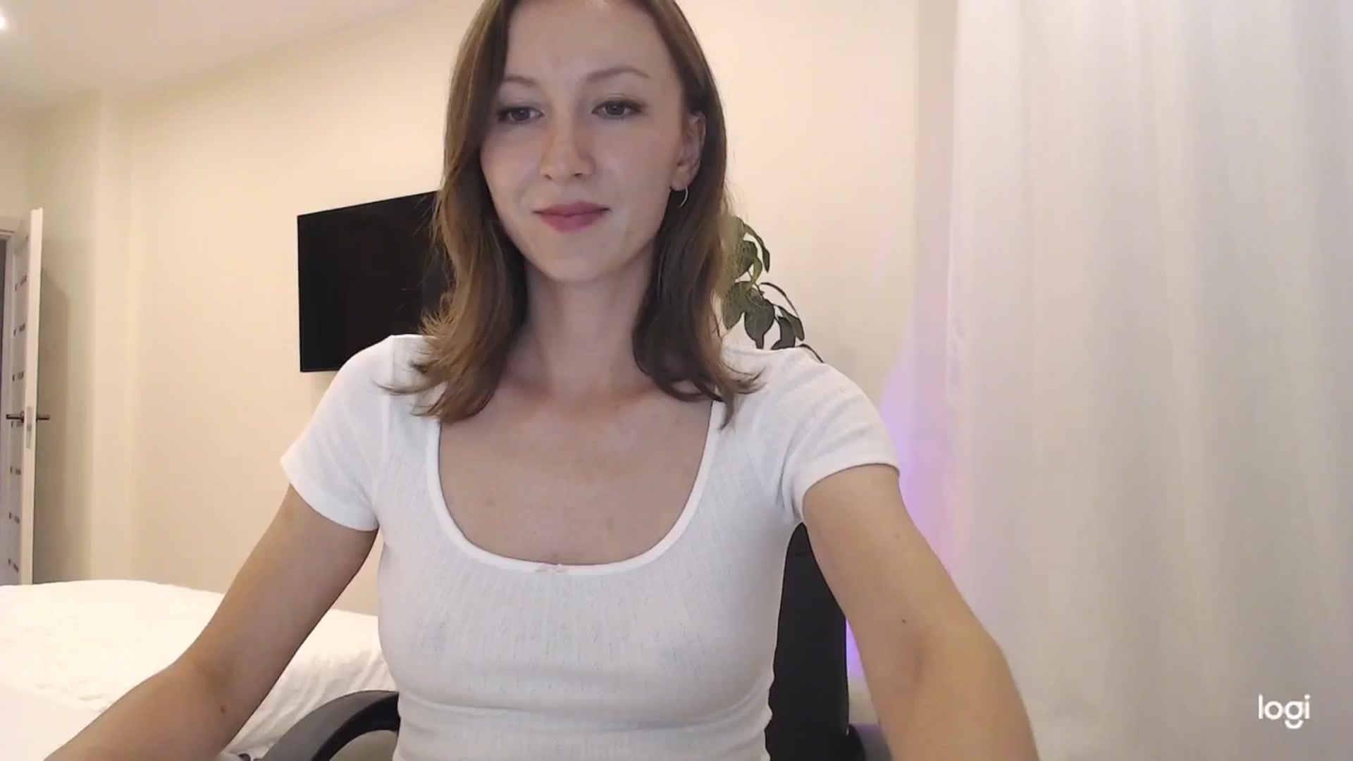 Gallery image thumbnail from AnnaLuv's myfreecams stream on, 09/06/2025, 22:35 image 3 of 20