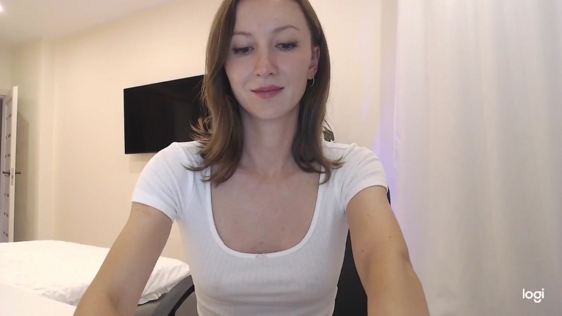 Gallery image thumbnail from AnnaLuv's myfreecams stream on, 09/06/2025, 22:35 image 1 of 20