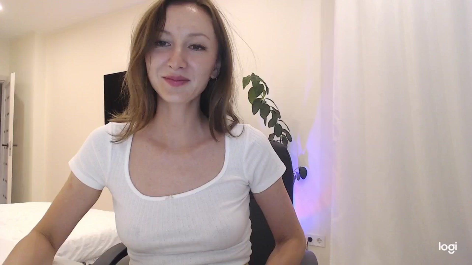 Gallery image thumbnail from AnnaLuv's myfreecams stream on, 09/06/2025, 22:35 image 8 of 20