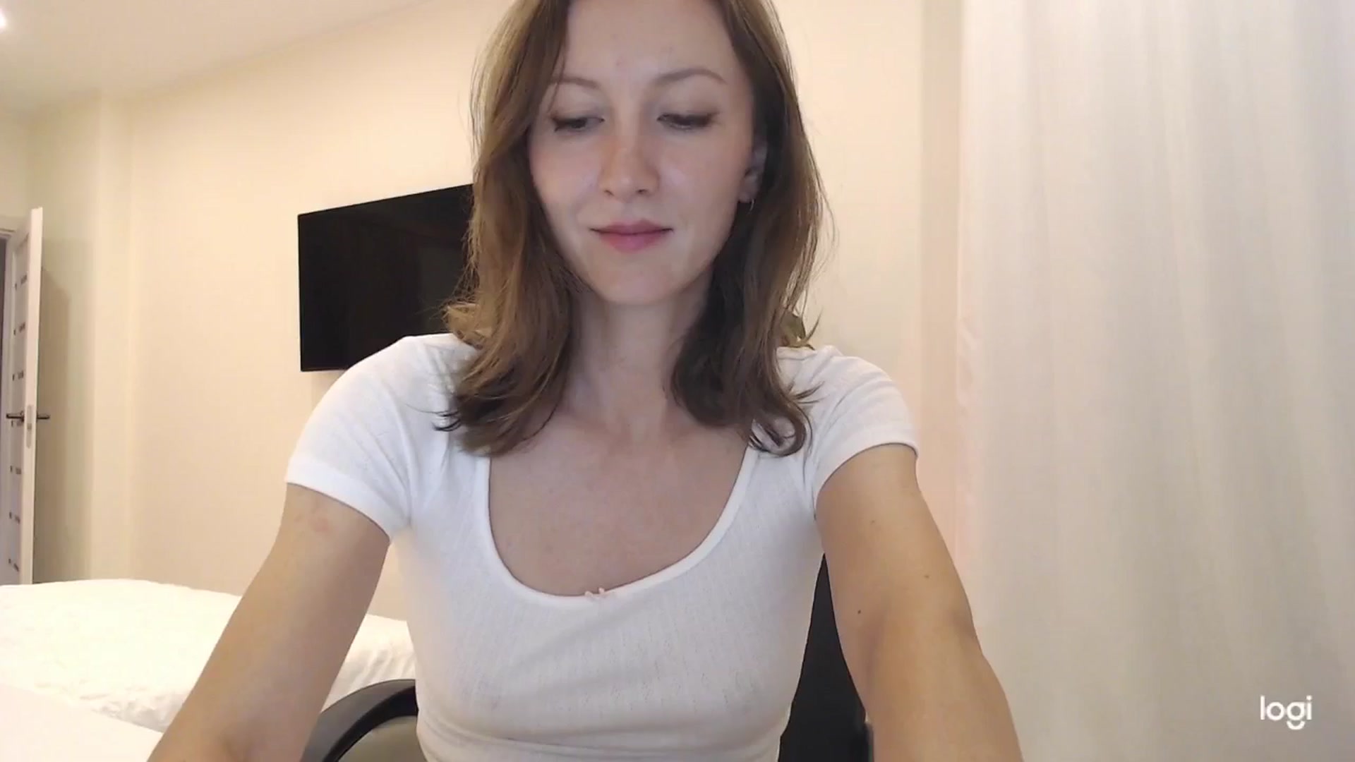 Gallery image thumbnail from AnnaLuv's myfreecams stream on, 09/06/2025, 22:35 image 15 of 20