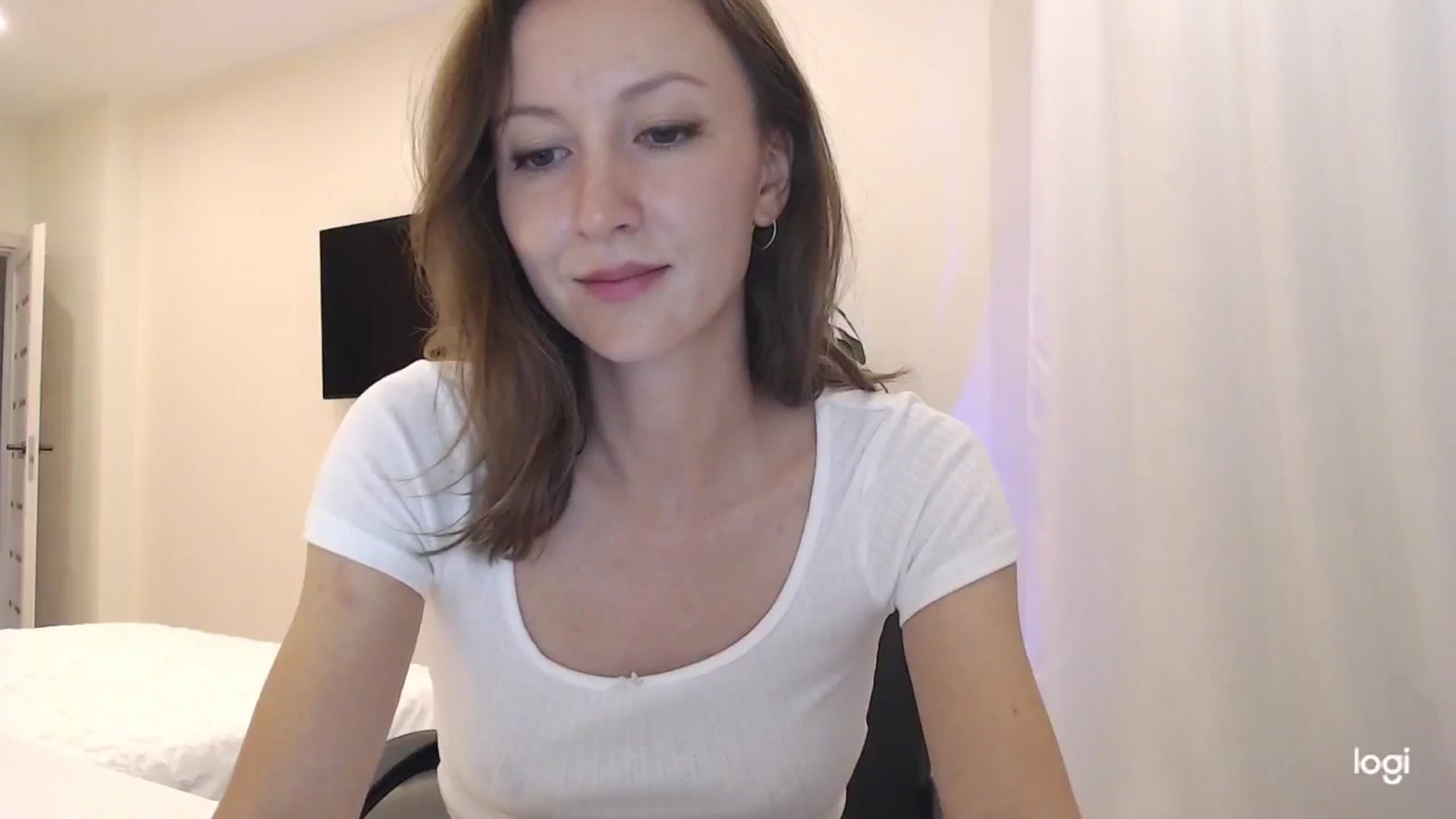 Gallery image thumbnail from AnnaLuv's myfreecams stream on, 09/06/2025, 22:35 image 12 of 20
