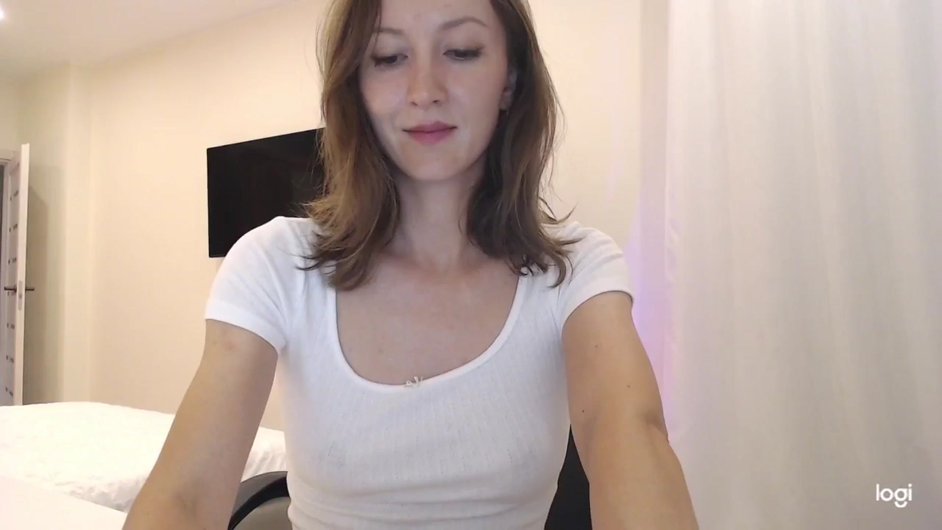 Gallery image thumbnail from AnnaLuv's myfreecams stream on, 09/06/2025, 22:35 image 14 of 20
