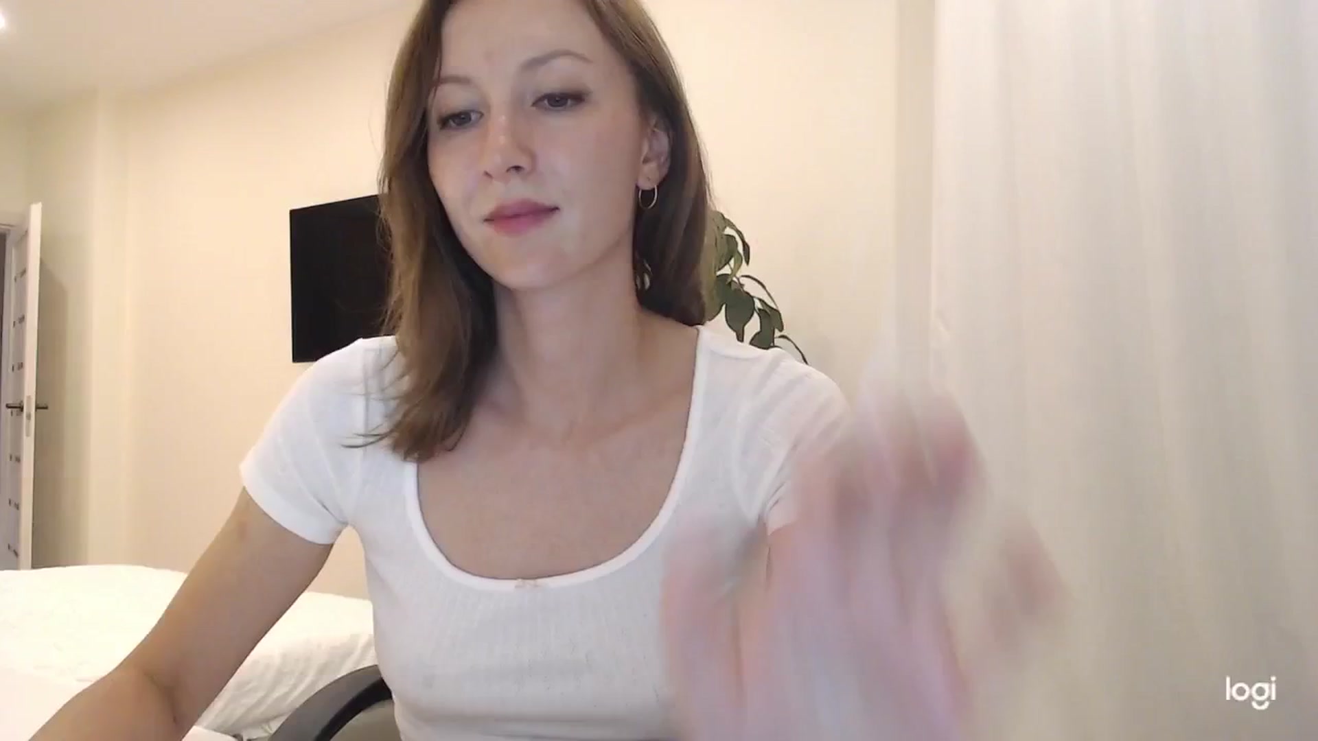 Gallery image thumbnail from AnnaLuv's myfreecams stream on, 09/06/2025, 22:35 image 16 of 20
