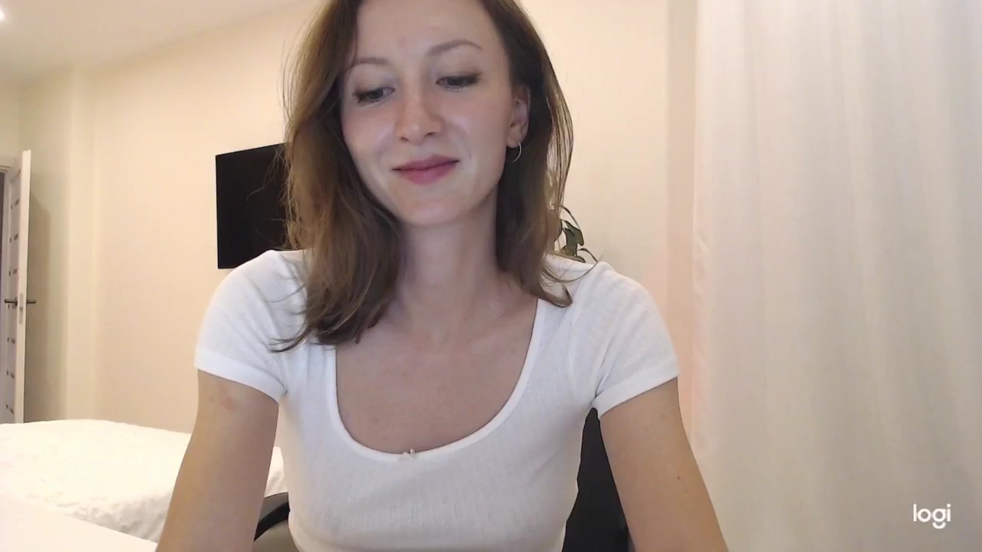 Gallery image thumbnail from AnnaLuv's myfreecams stream on, 09/06/2025, 22:35 image 9 of 20