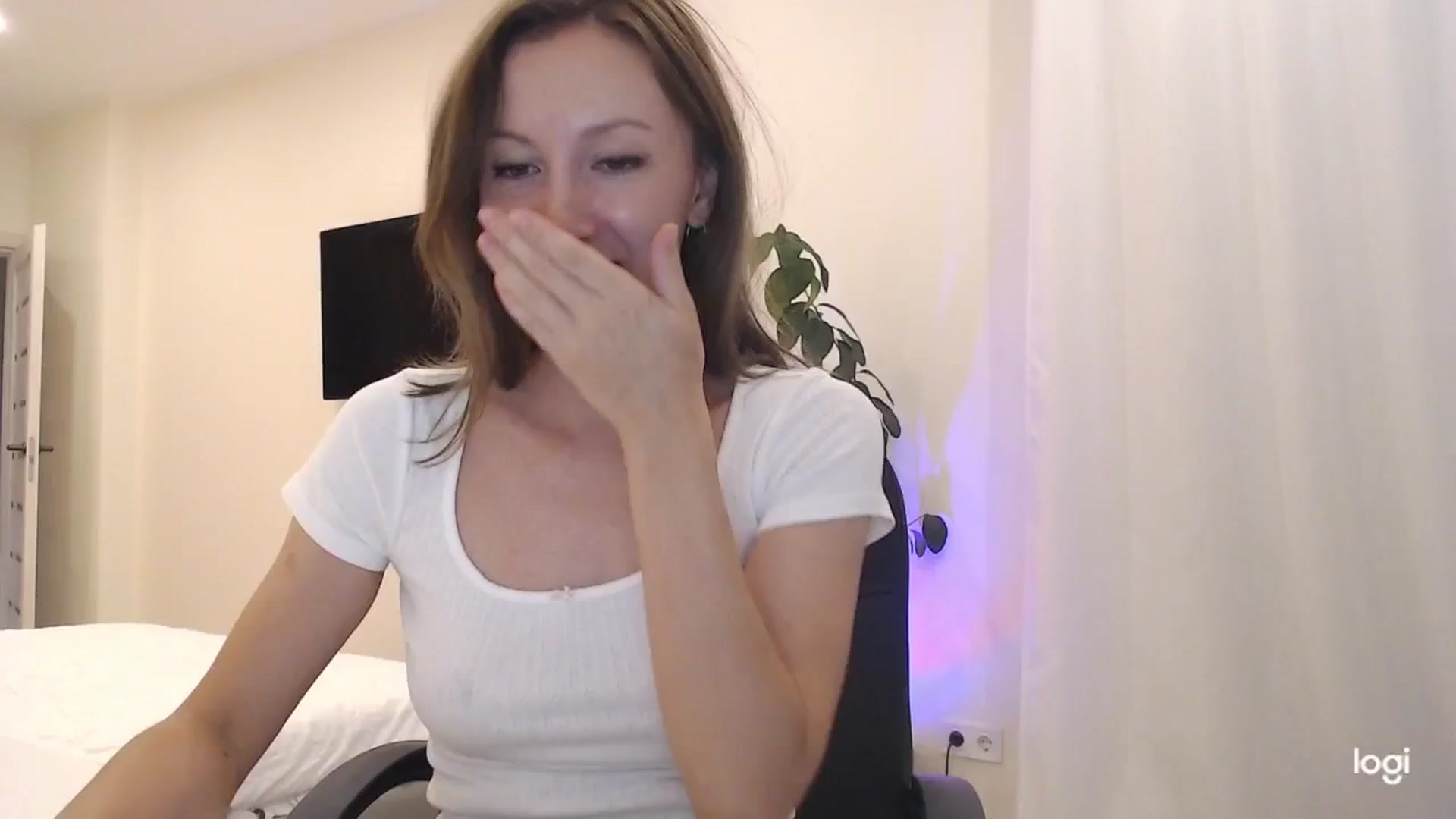 Gallery image thumbnail from AnnaLuv's myfreecams stream on, 09/06/2025, 22:35 image 7 of 20
