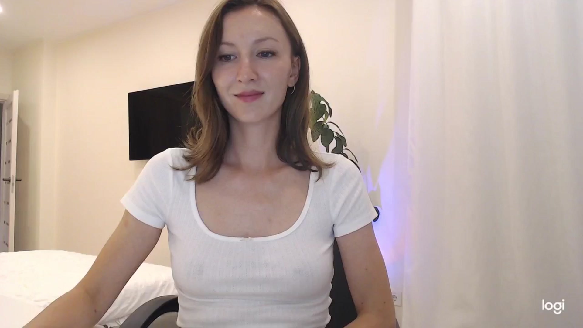 Gallery image thumbnail from AnnaLuv's myfreecams stream on, 09/06/2025, 22:35 image 2 of 20