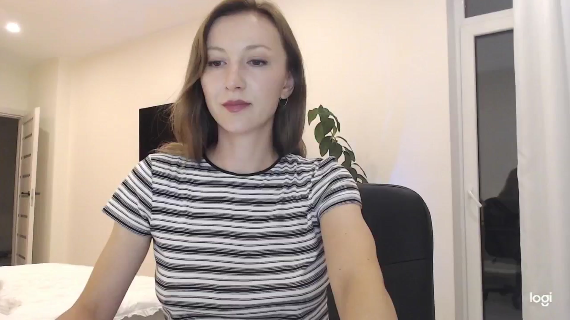Gallery image thumbnail from AnnaLuv's myfreecams stream on, 09/07/2025, 23:31 image 4 of 20