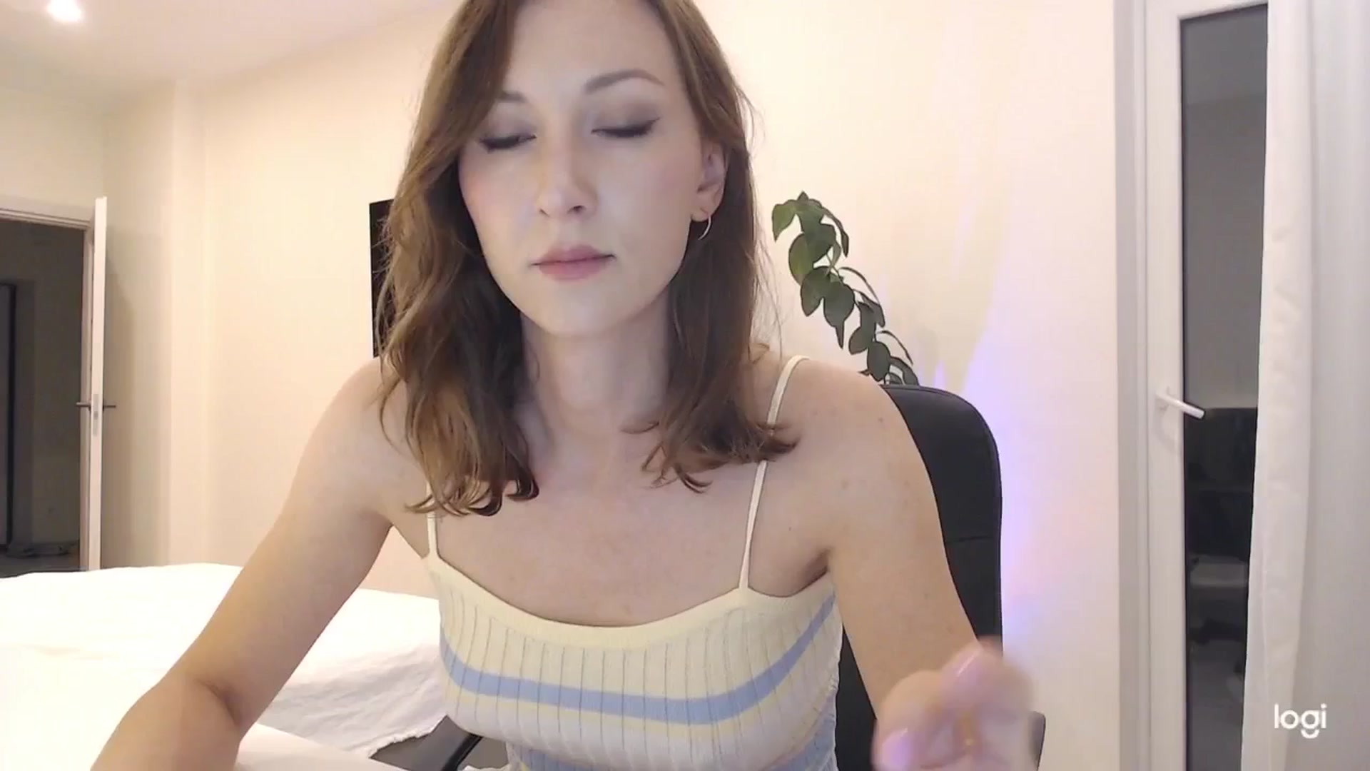 Gallery image thumbnail from AnnaLuv's myfreecams stream on, 09/11/2025, 21:49 image 1 of 20