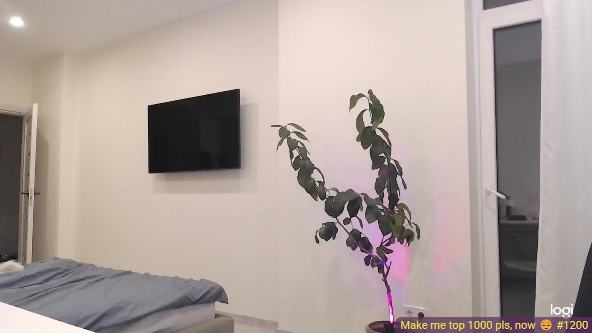 Gallery image thumbnail from AnnaLuv's myfreecams stream on, 09/18/2025, 21:33 image 4 of 20