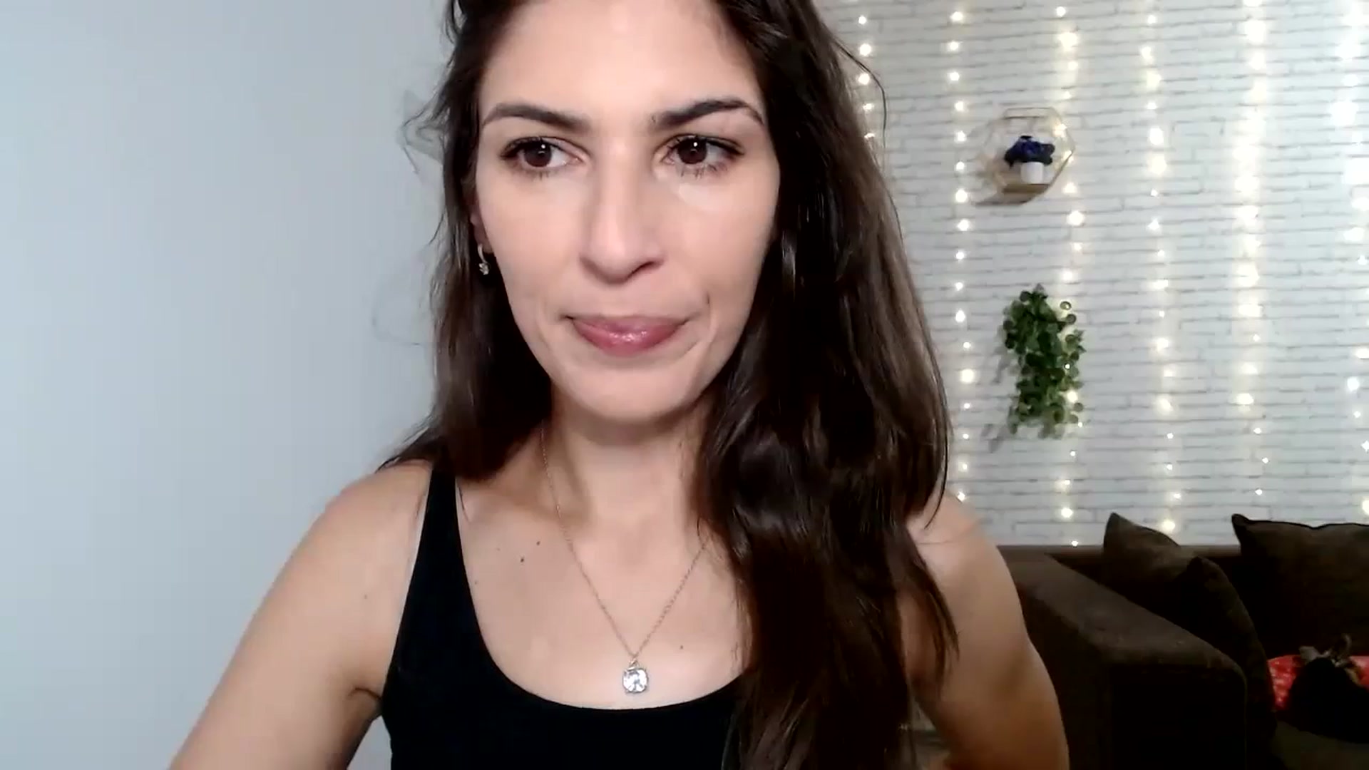 Gallery image thumbnail from AnnaMFC_'s myfreecams stream on, 01/04/2024, 04:55 image 16 of 20