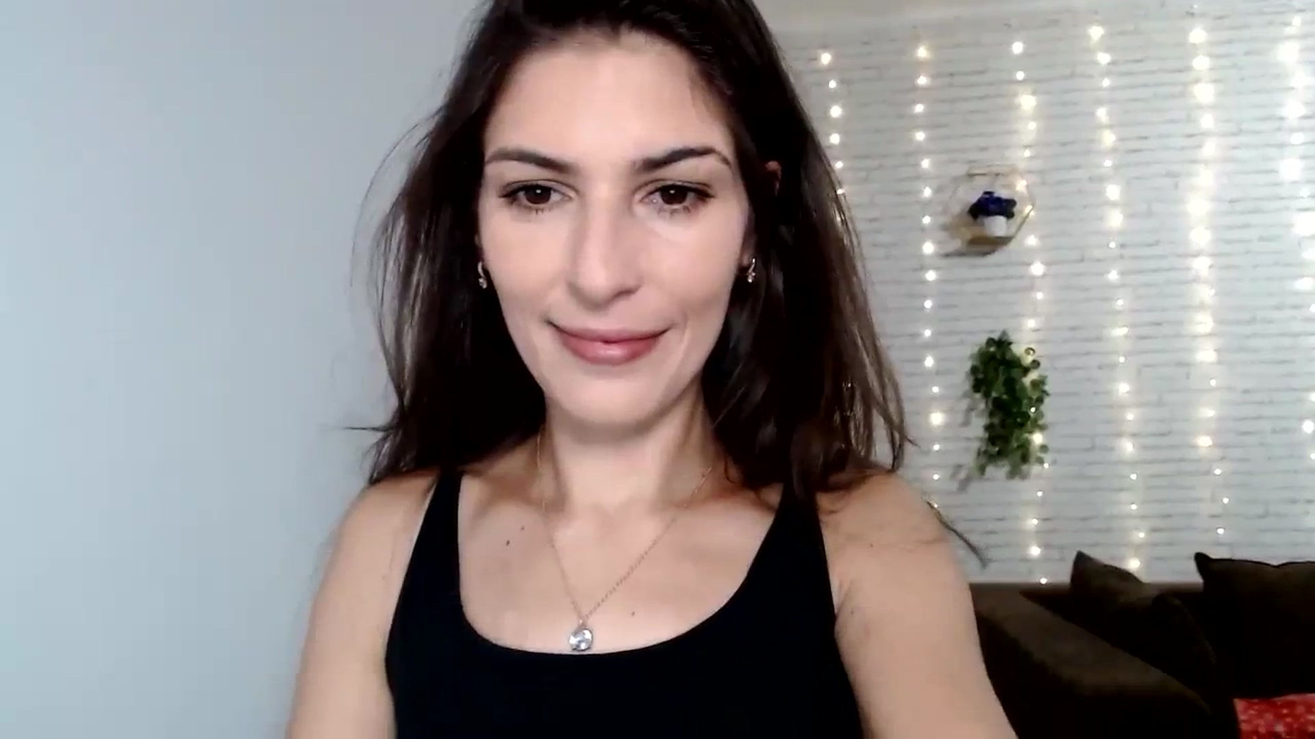Gallery image thumbnail from AnnaMFC_'s myfreecams stream on, 01/04/2024, 04:55 image 14 of 20