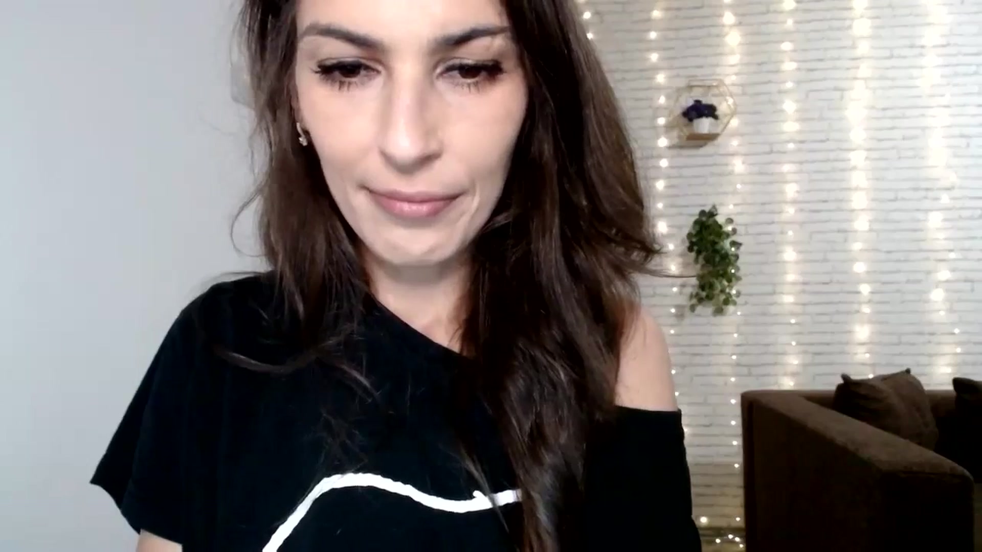 Gallery image thumbnail from AnnaMFC_'s myfreecams stream on, 07/04/2024, 03:22 image 10 of 20