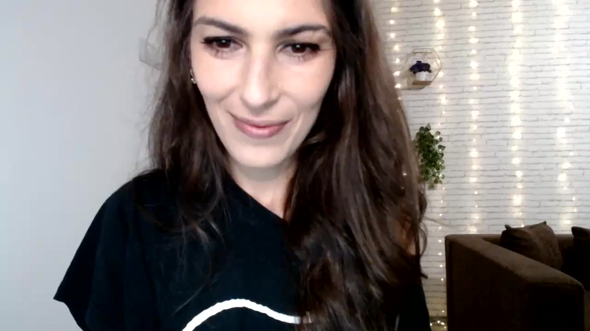 Gallery image thumbnail from AnnaMFC_'s myfreecams stream on, 07/04/2024, 03:22 image 8 of 20