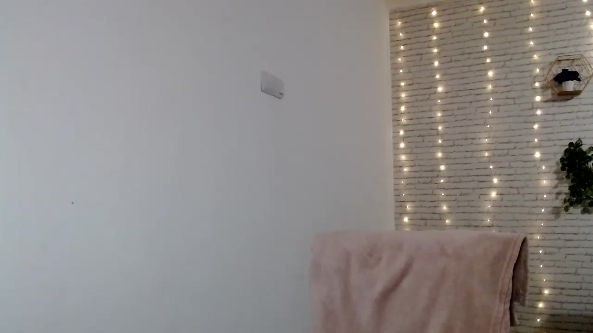 Gallery image thumbnail from AnnaMFC_'s myfreecams stream on, 07/08/2024, 03:53 image 8 of 20